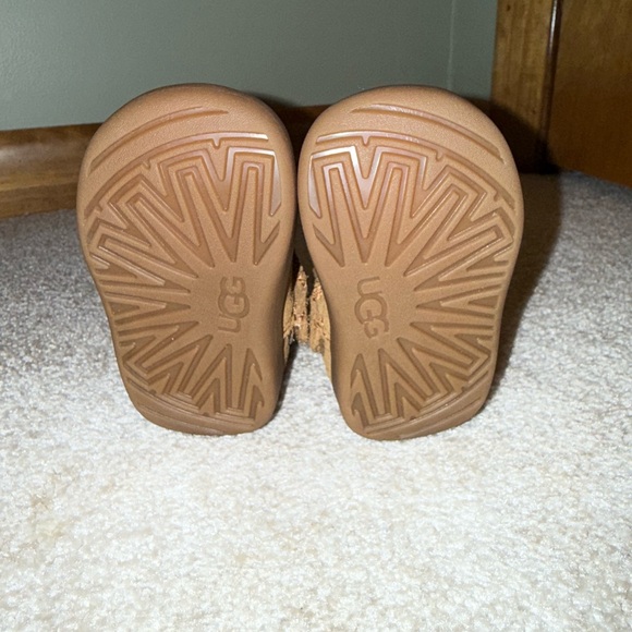 UGG Chestnut Keelan II Boots - GUC - Picture 6 of 8